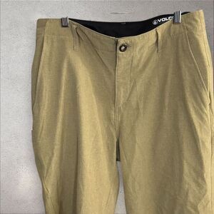 Volcom Tan Chinos Classic shorts surf & turf size 32 stretch 4-way